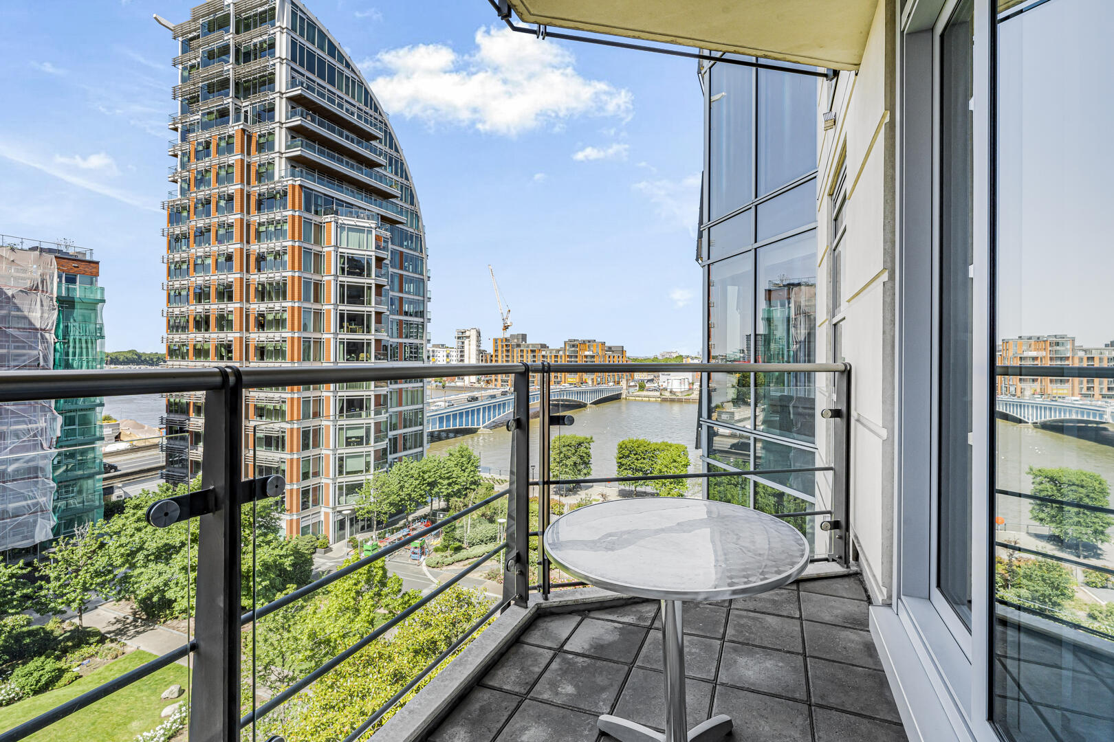 2 bed property in Juniper Drive, London